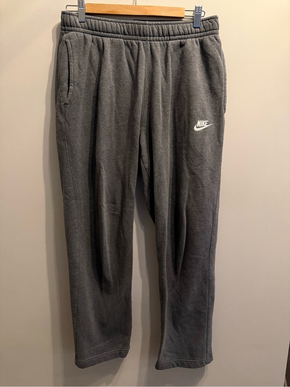Nike Gray Fleece Sweatpants Men’s Medium Joggers Athletic Lounge Pants